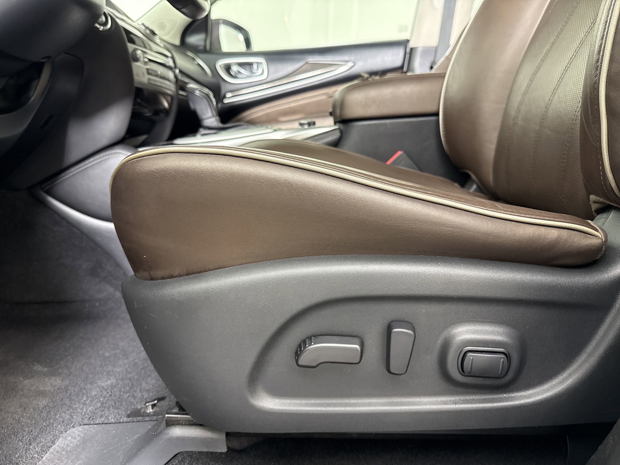 Used 2019 INFINITI QX60 Luxe w/ Essential Package FWD image 11