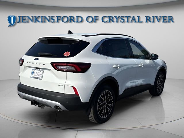 New 2026 Ford Escape SE w/ Class II Trailer Tow Package FWD image 3
