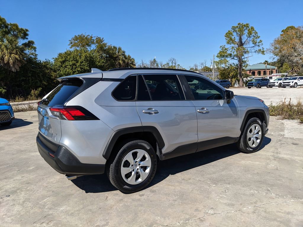 Used 2020 Toyota RAV4 LE image 9