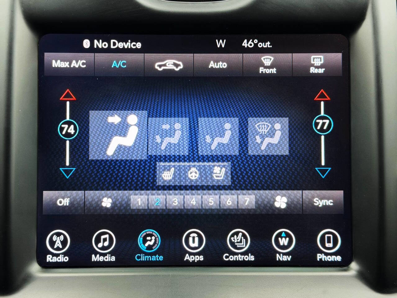 Used 2017 Chrysler 300 C Platinum image 32