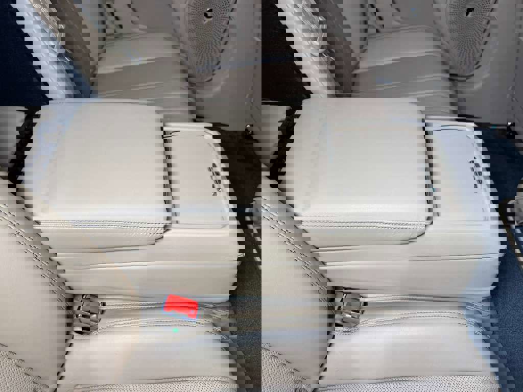 Used 2022 Bentley Flying Spur Plug-In Hybrid image 13