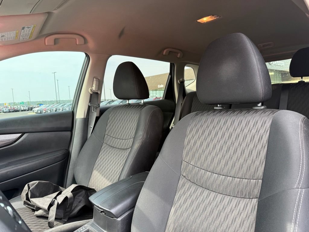 Used 2019 Nissan Rogue SV w/ Premium Package FWD image 21