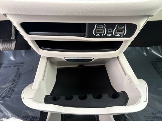 Used 2023 Chrysler Voyager LX image 17