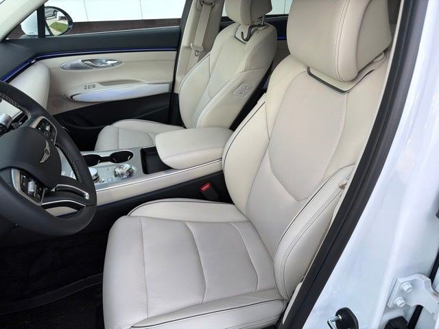 Used 2026 Genesis GV70 2.5T Advanced AWD/4WD image 13