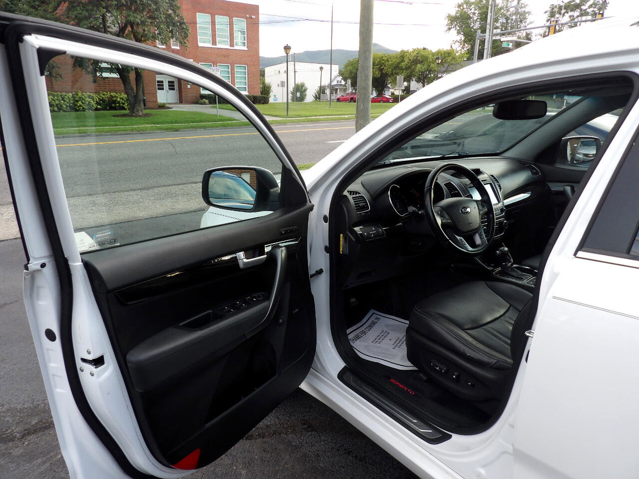 Used 2015 Kia Sorento SX image 12