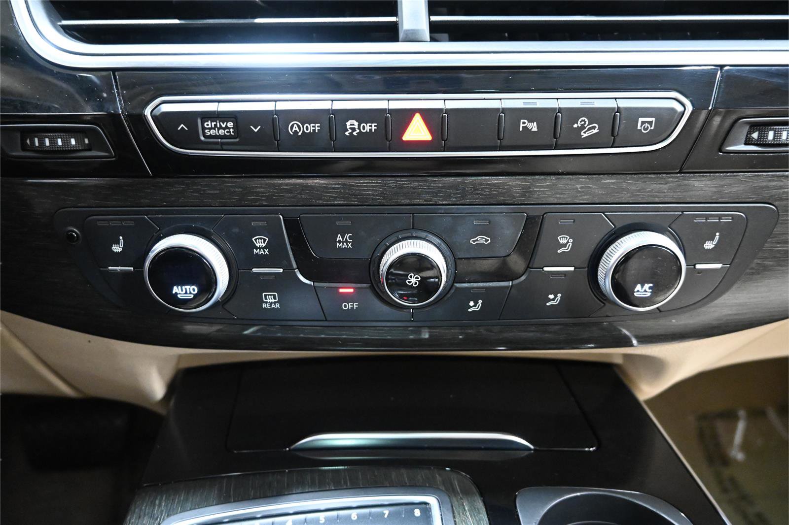 Used 2018 Audi Q7 3.0T Premium AWD/4WD image 23
