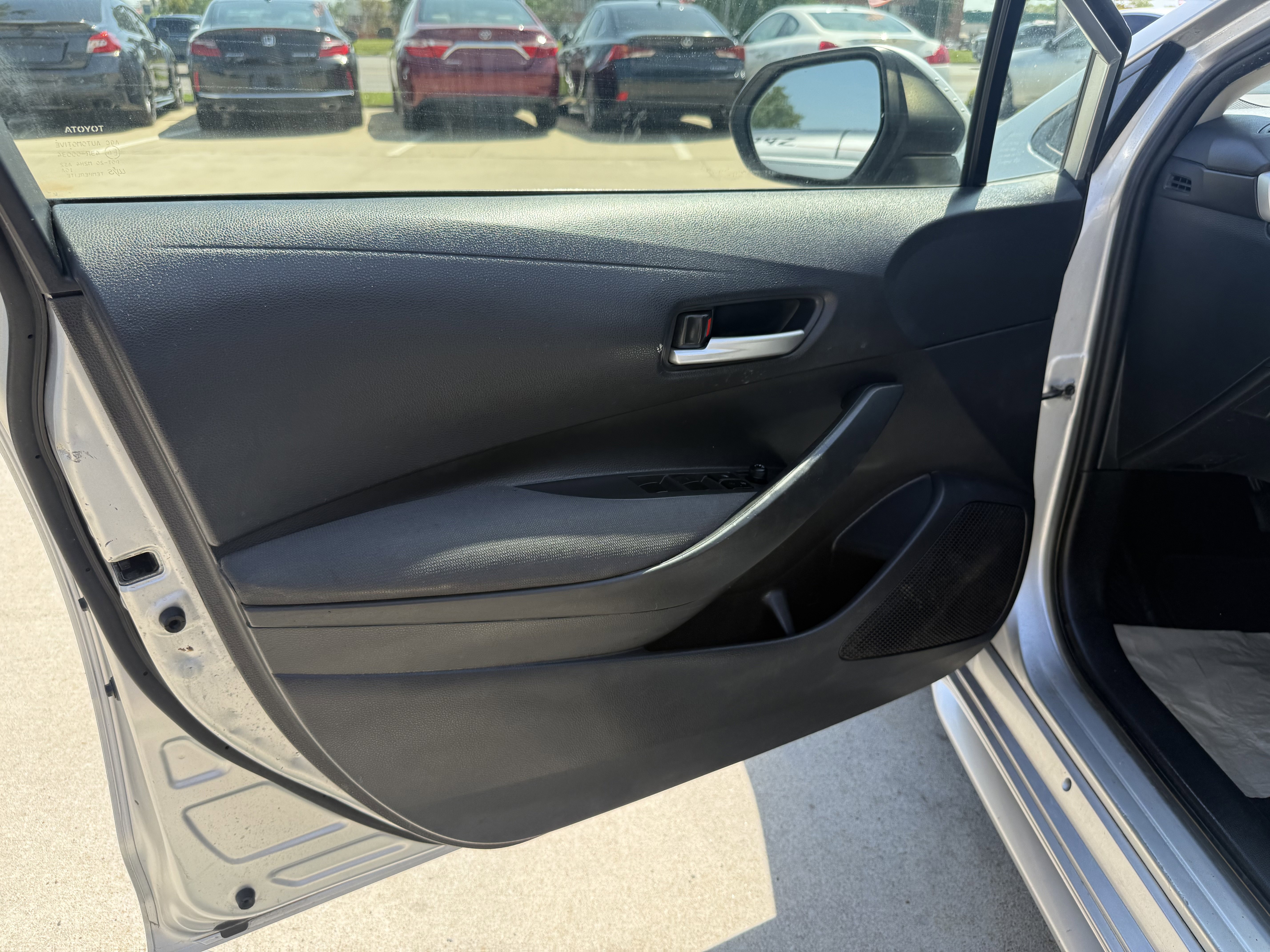 Used 2021 Toyota Corolla LE w/ Carpet Mat Package (TMS) image 18
