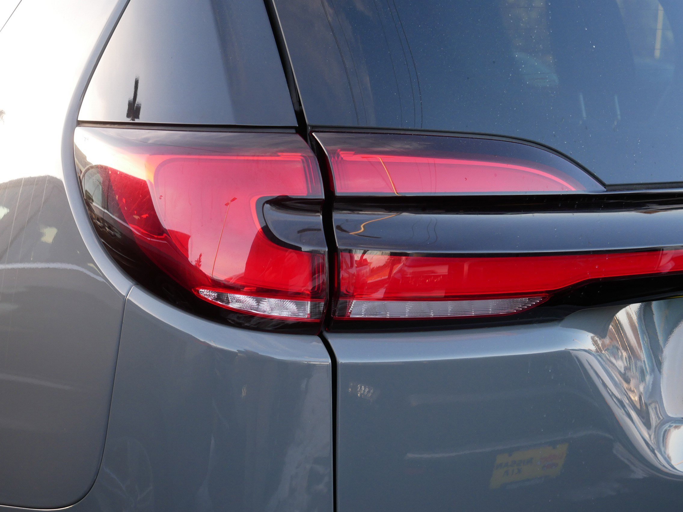 Used 2022 Chrysler Pacifica Limited w/ Uconnect Theater Family Group image 17