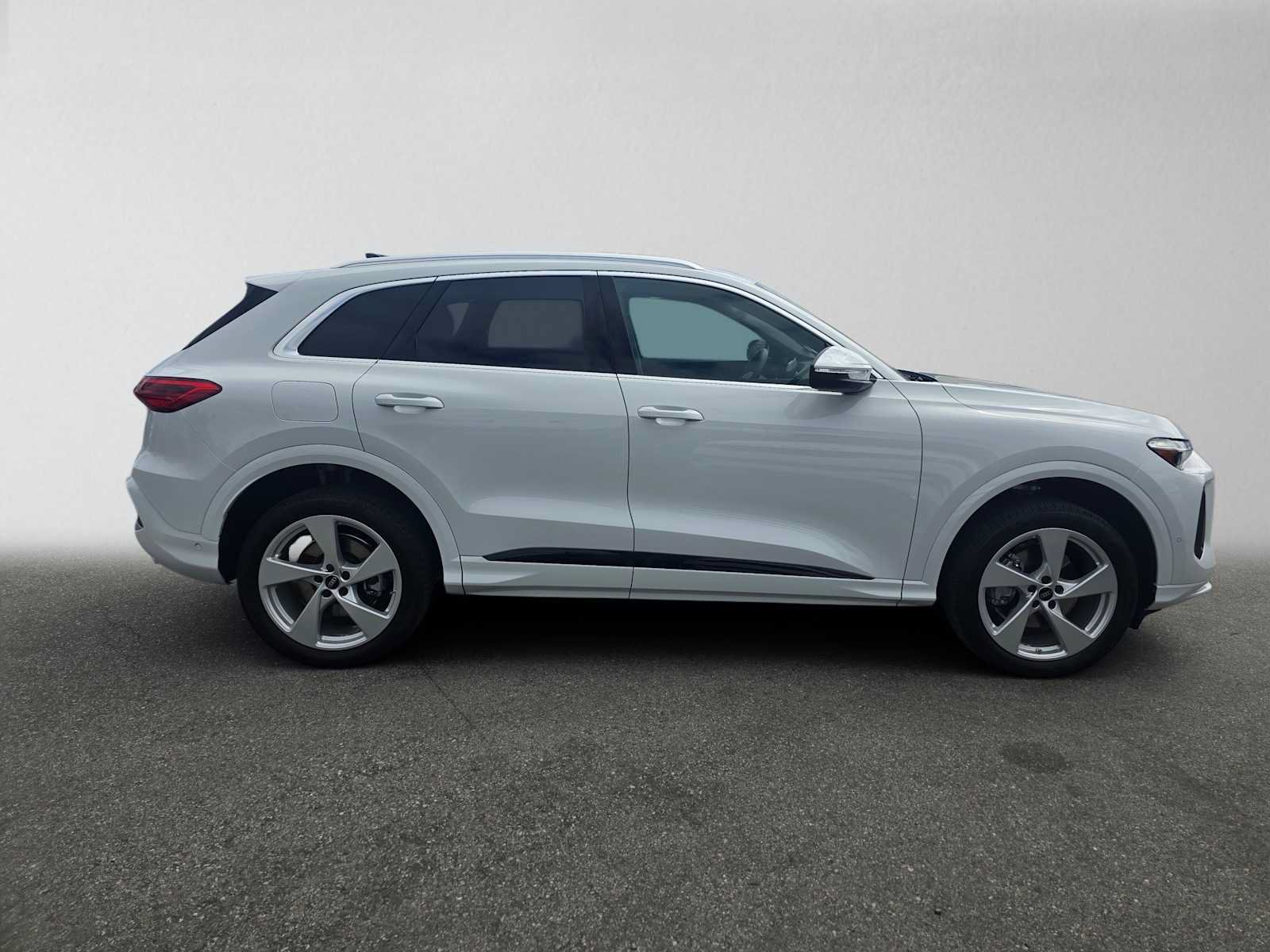 Used 2025 Audi Q5 Premium Plus AWD/4WD image 6