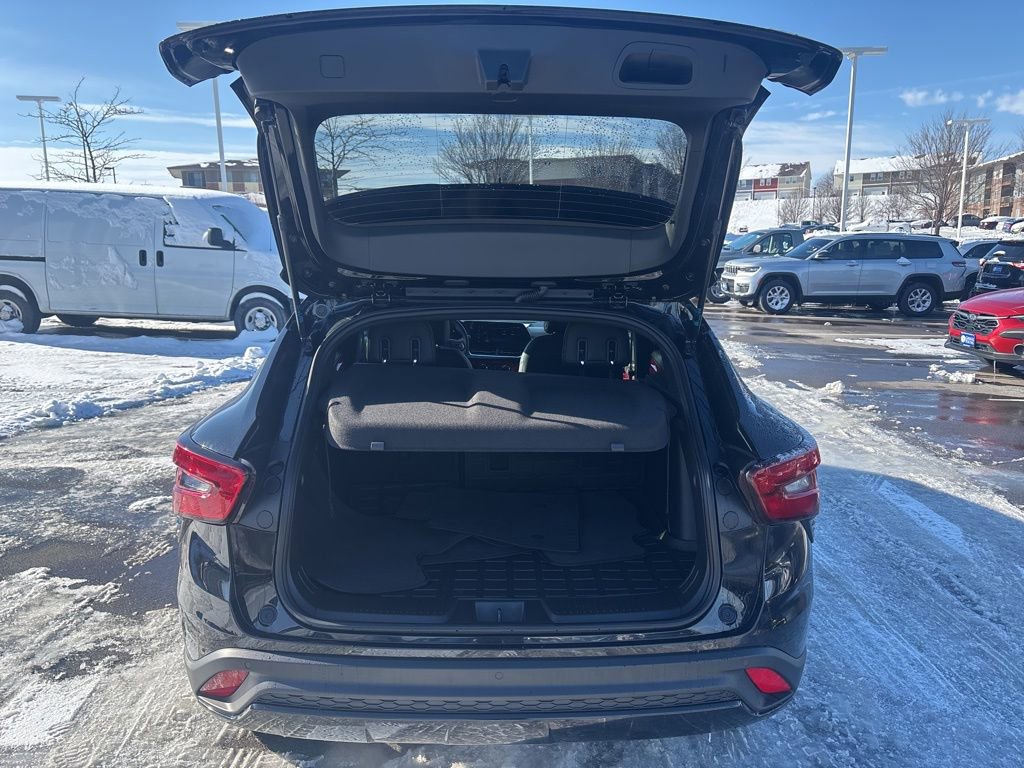 Used 2025 Chevrolet Trax RS w/ Sunroof Package image 12