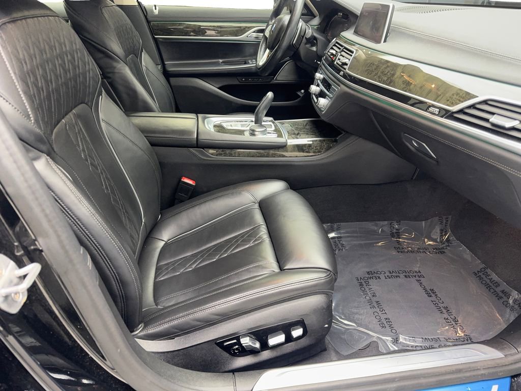 Used 2022 BMW 740i image 44