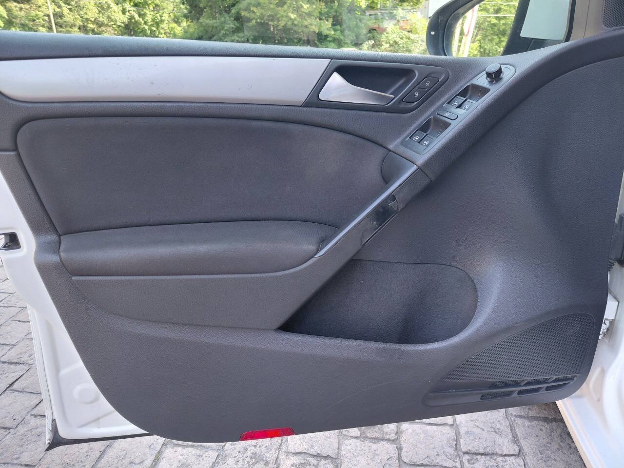Used 2014 Volkswagen Golf 4-Door FWD image 6