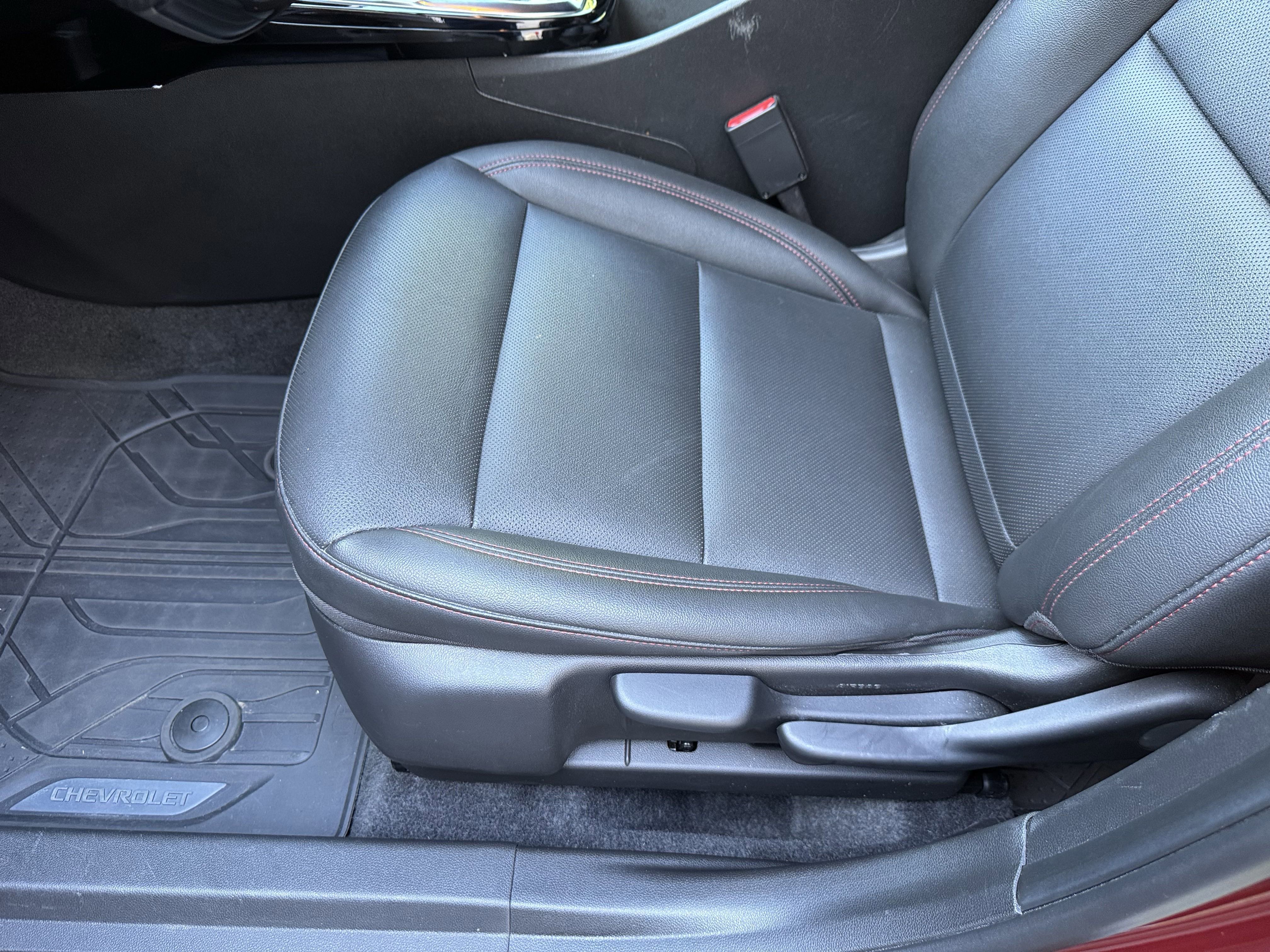 Used 2025 Chevrolet Trax RS w/ Driver Confidence Package image 19