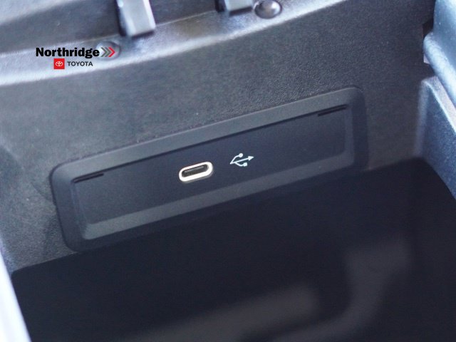 Used 2025 Mercedes-Benz GLE 450e 4MATIC image 36