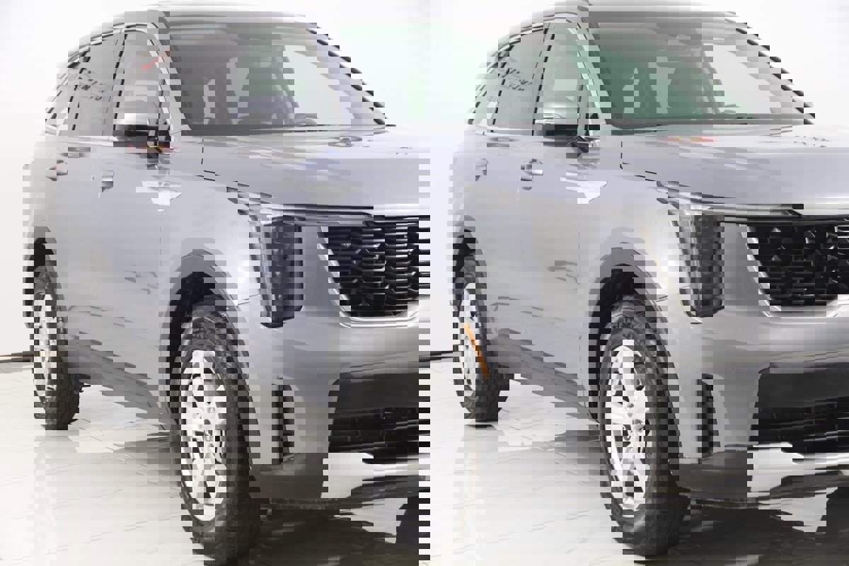 Used 2025 Kia Sorento LX image 39