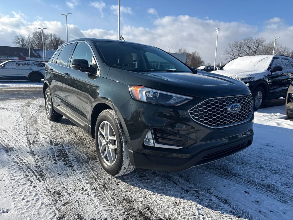 Used 2023 Ford Edge SEL w/ Convenience Package image 4