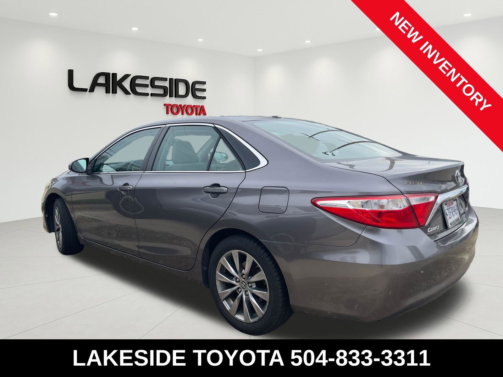 Used 2015 Toyota Camry XLE w/ Moonroof Package FWD image 2