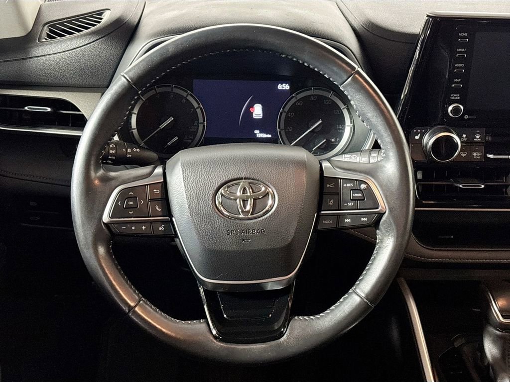 Used 2020 Toyota Highlander XLE image 13