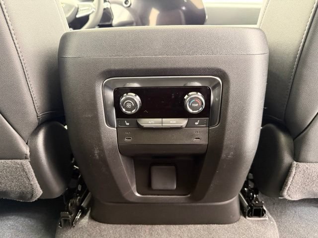 New 2026 Chevrolet Suburban High Country AWD/4WD image 33