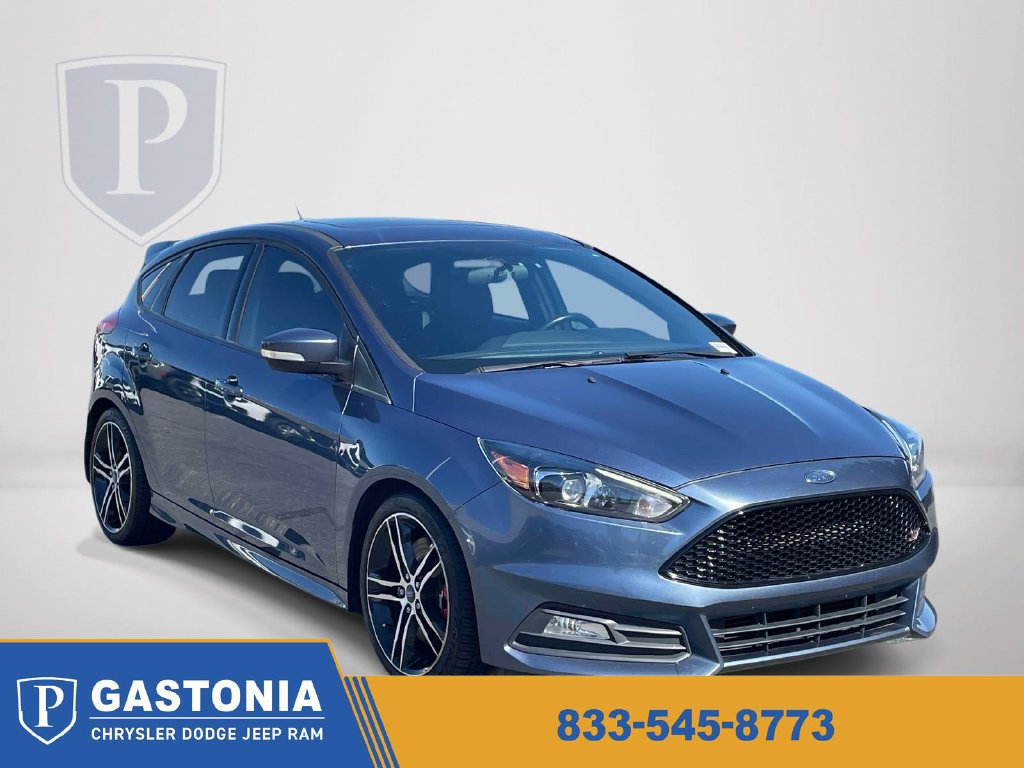 Used 2018 Ford Focus ST w/ Equipment Group 402A FWD image 1