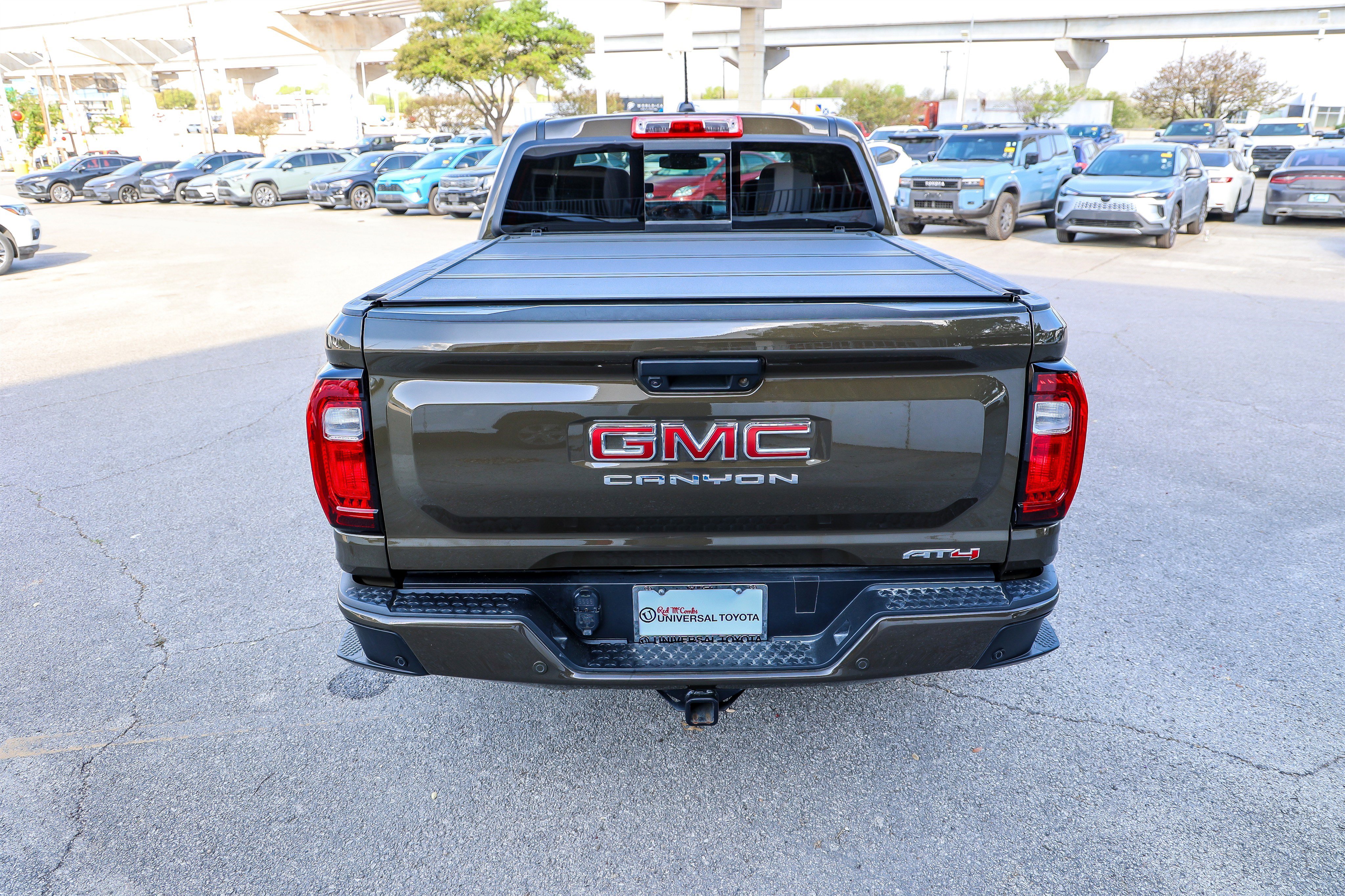 Used 2025 GMC Canyon AT4 w/ AT4 Premium Package image 9