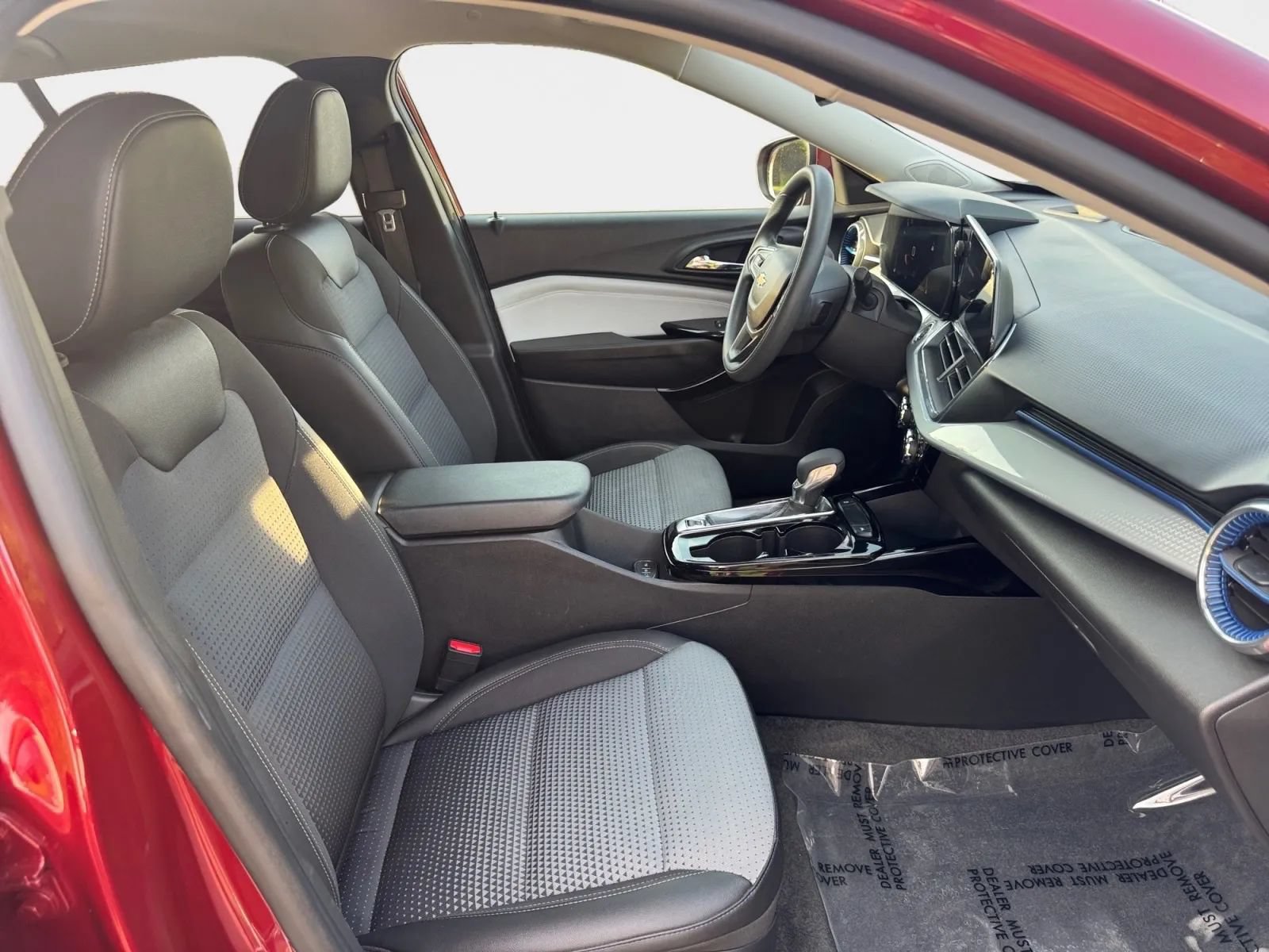 Used 2025 Chevrolet Trax LT FWD image 10