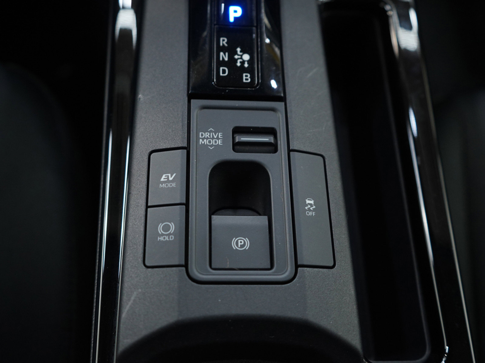 Used 2025 Toyota Prius LE image 24