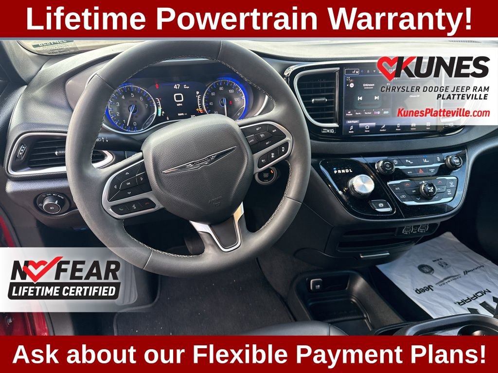 Used 2025 Chrysler Pacifica Select FWD image 15