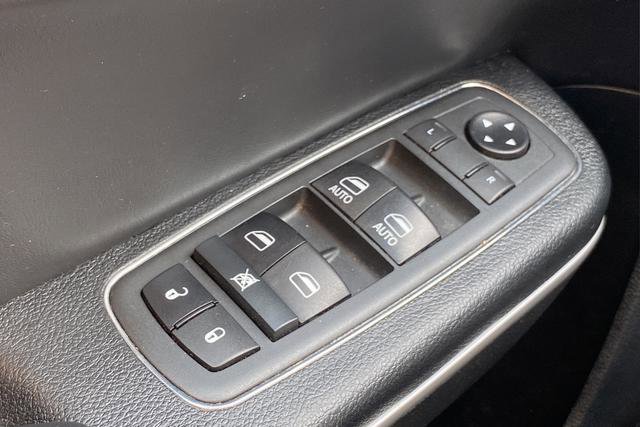 Used 2020 Chrysler 300 C w/ Sun, Sound & Nav Package RWD image 22