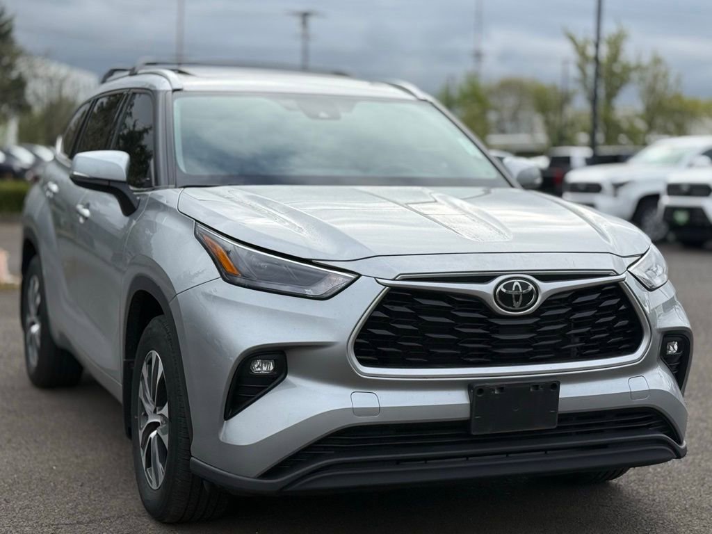 Used 2022 Toyota Highlander XLE image 7