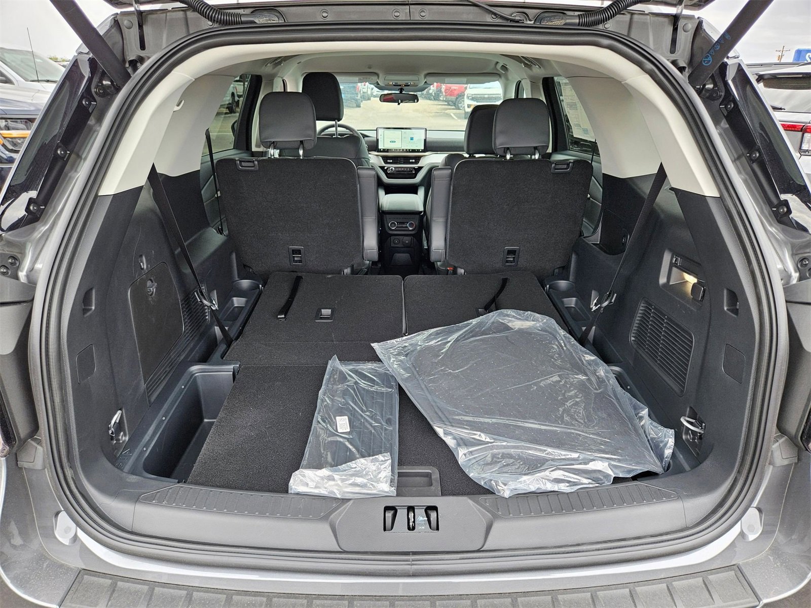 New 2025 Ford Explorer Active w/ Active Comfort Package image 6