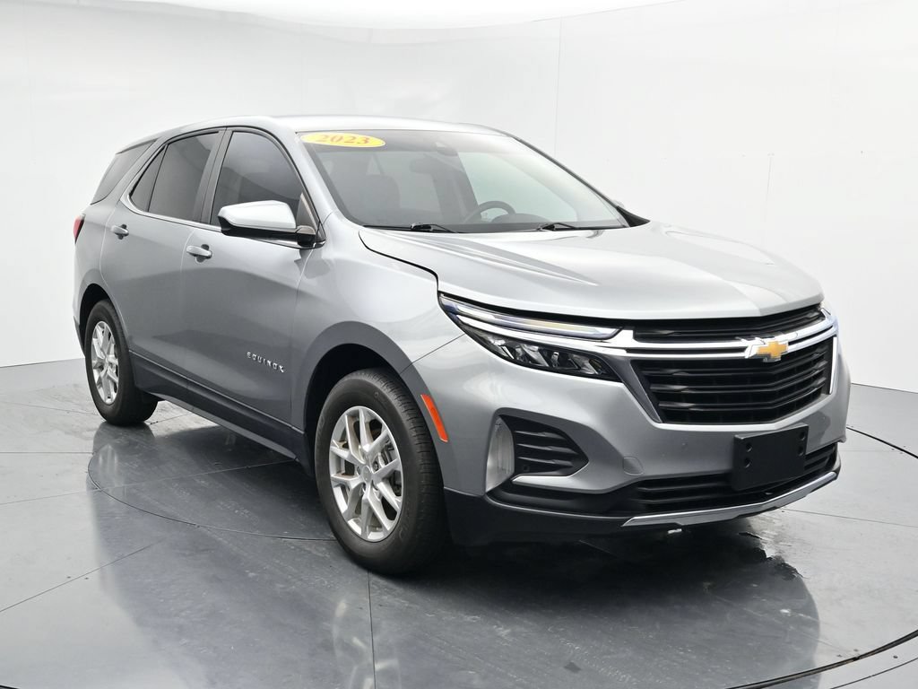 Used 2023 Chevrolet Equinox LT w/ Driver Convenience Package FWD image 2