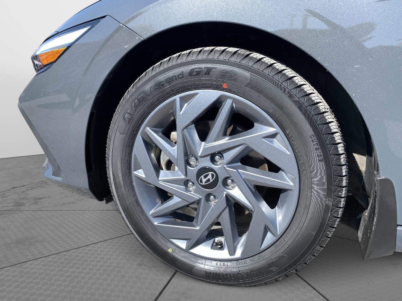 Used 2024 Hyundai Elantra SEL image 9