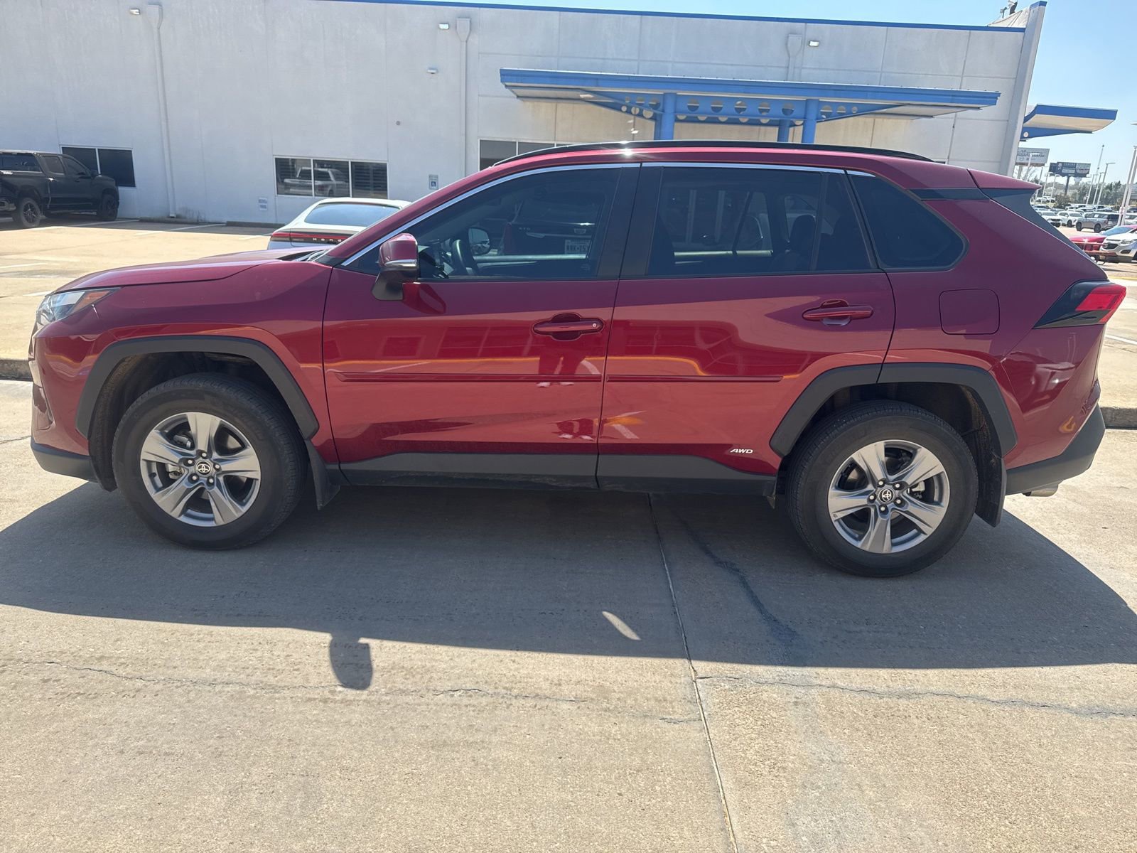 Used 2022 Toyota RAV4 XLE w/ Convenience Package AWD/4WD image 2