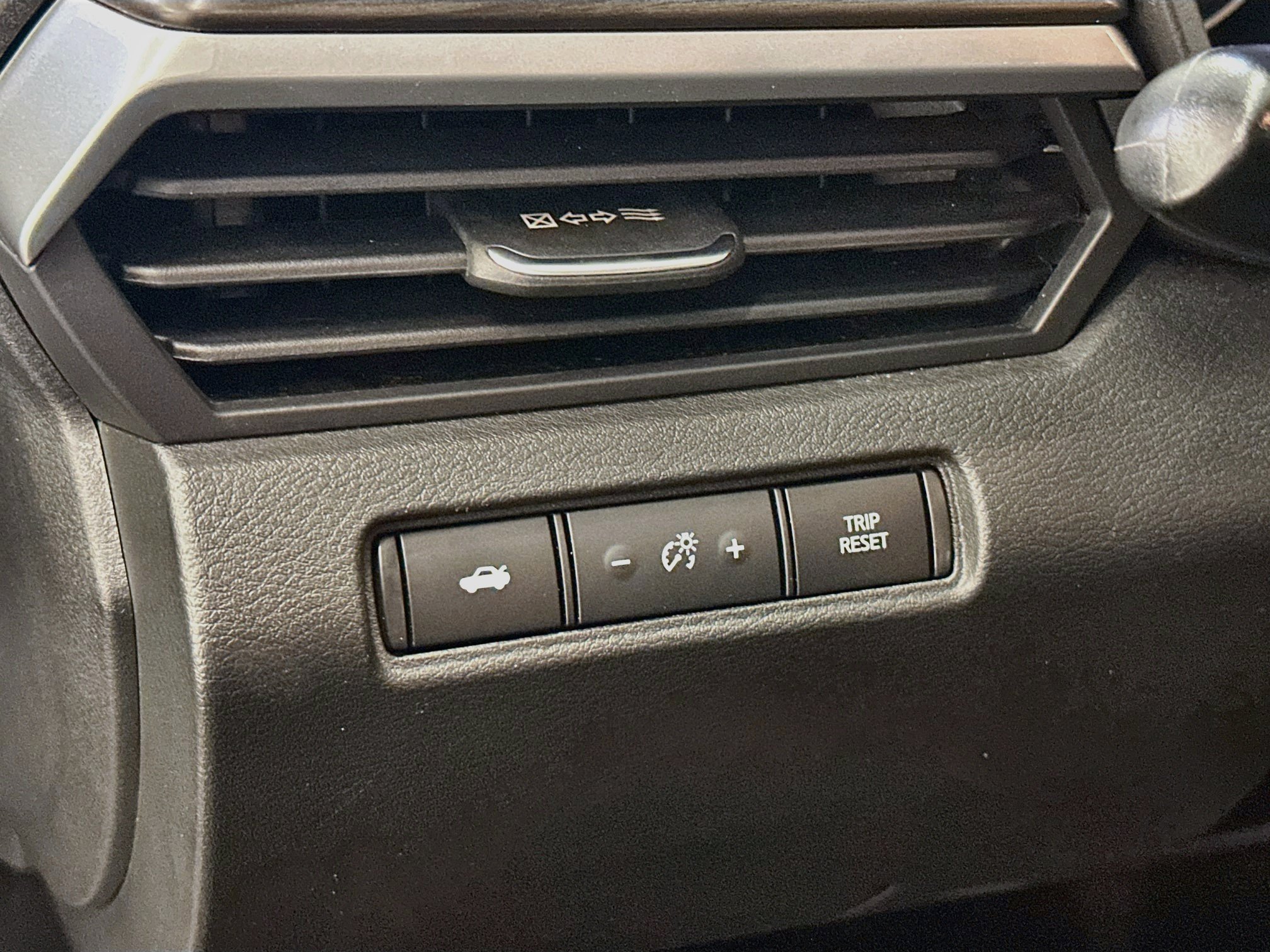 Used 2025 Nissan Altima 2.5 SV FWD image 17