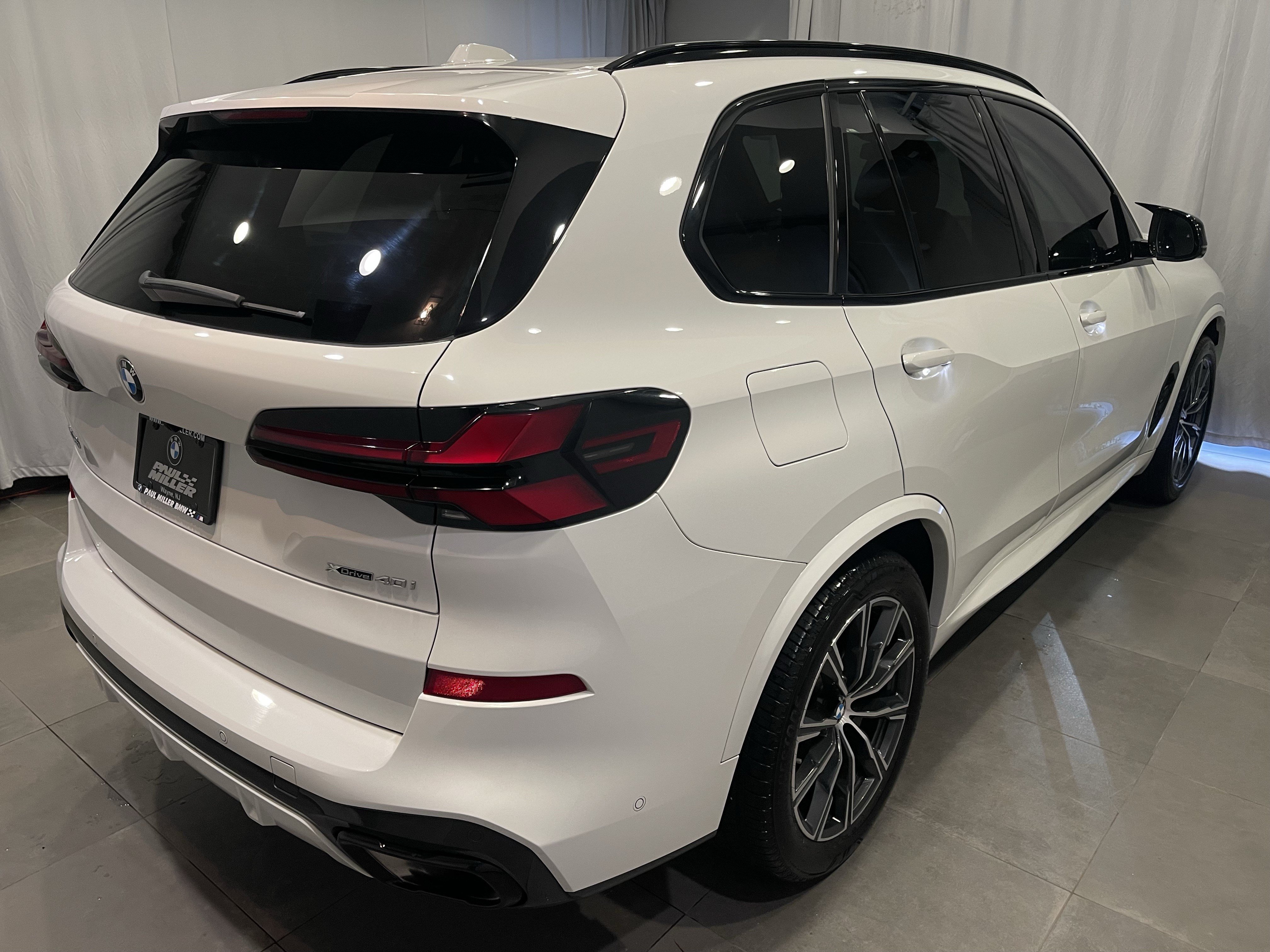 Certified 2024 BMW X5 xDrive40i w/ M Sport Package AWD/4WD image 6