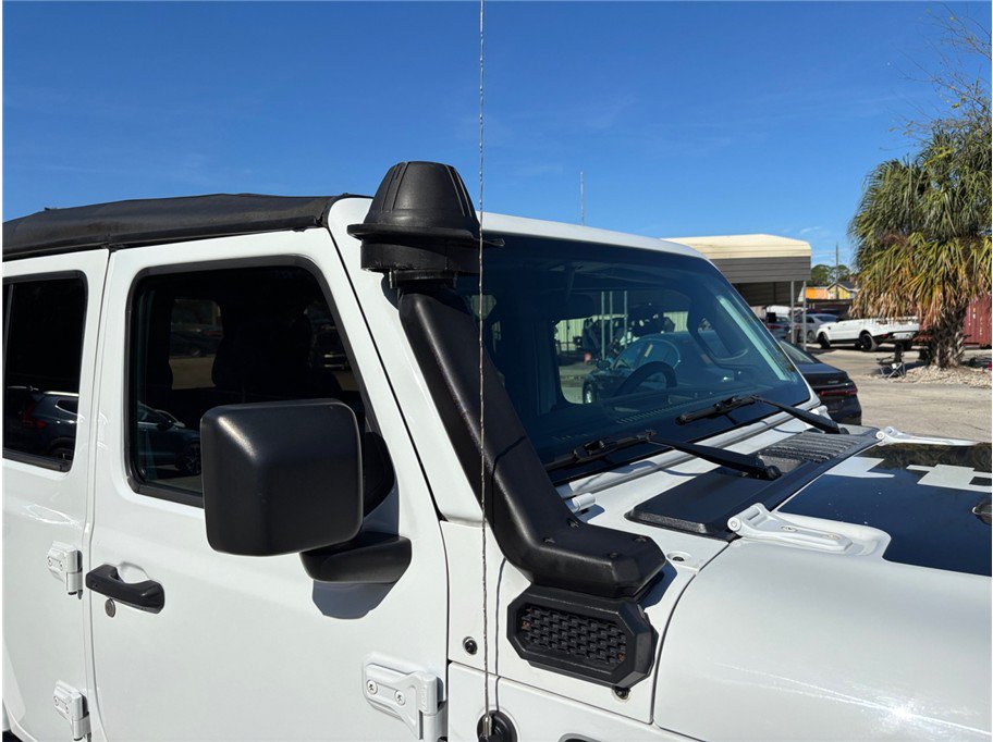 Used 2021 Jeep Wrangler Unlimited Sahara w/ Altitude AWD/4WD image 16