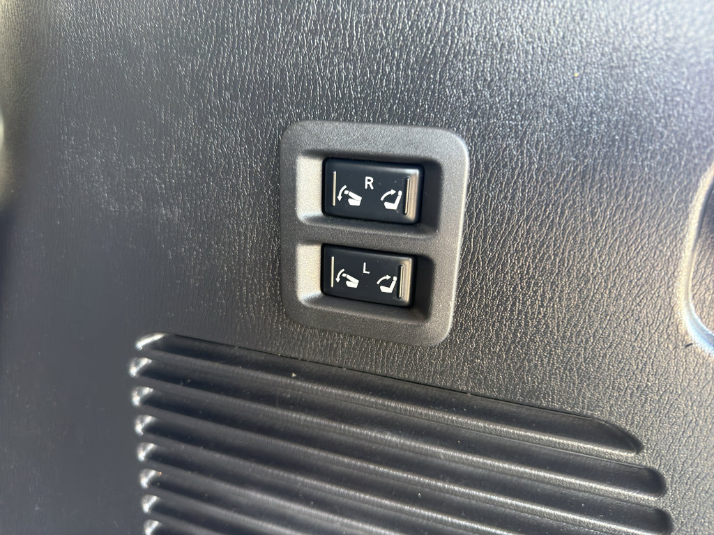 Used 2021 Nissan Armada Platinum w/ Captain's Chairs Package image 18