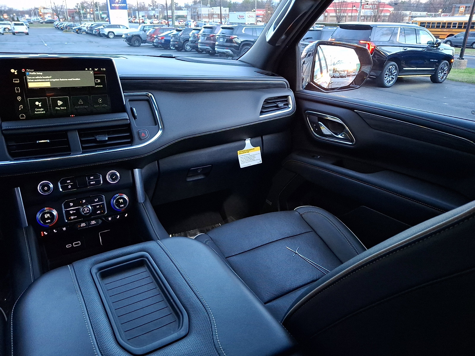 Certified 2023 GMC Yukon SLT w/ SLT Luxury Package image 16