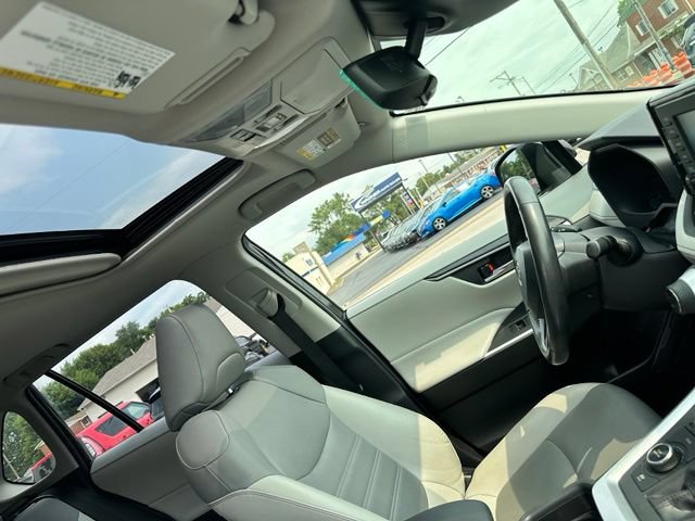 Used 2021 Toyota RAV4 XLE Premium AWD/4WD image 25