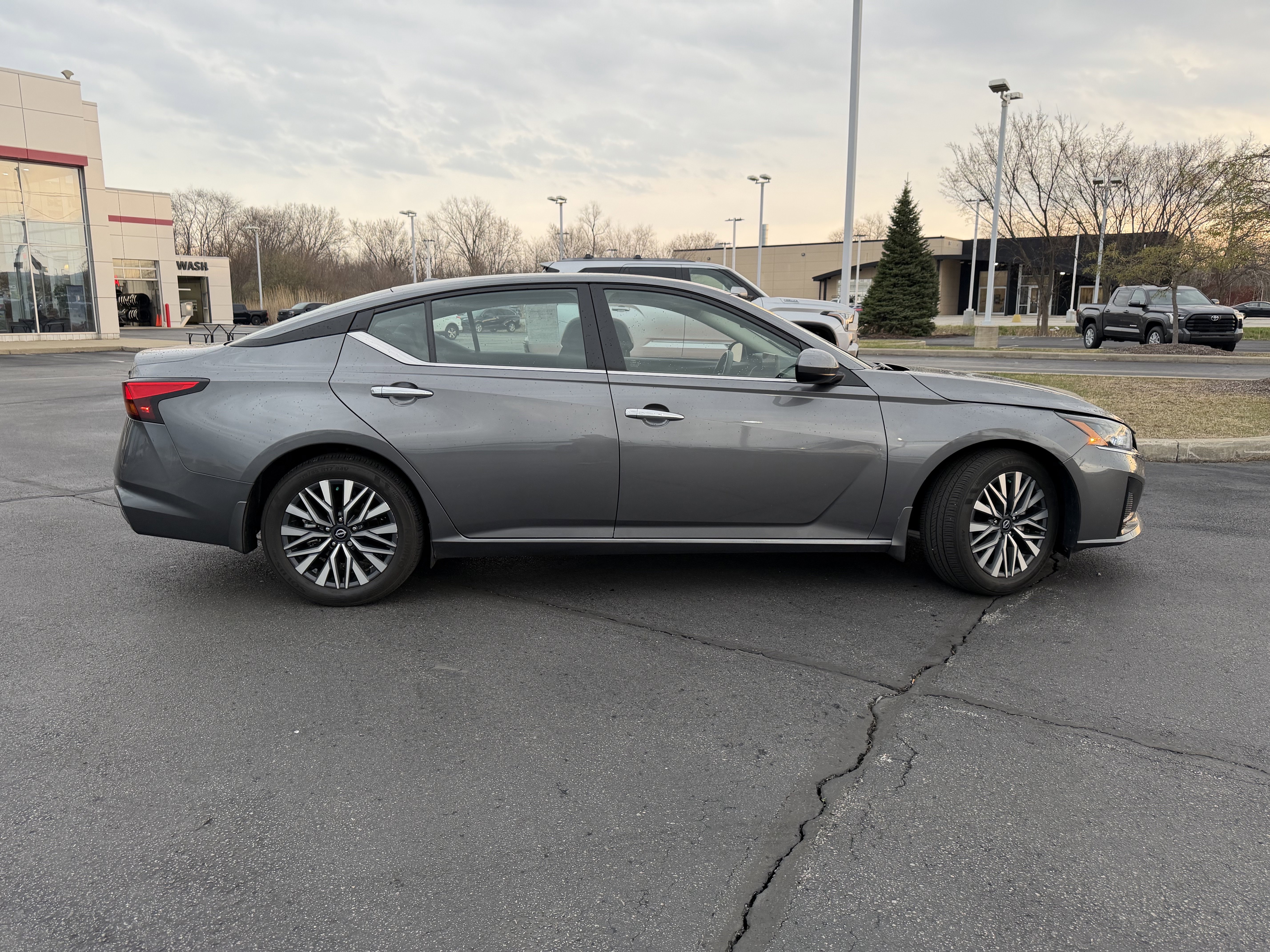 Used 2024 Nissan Altima 2.5 SV w/ SV Premium Package image 10