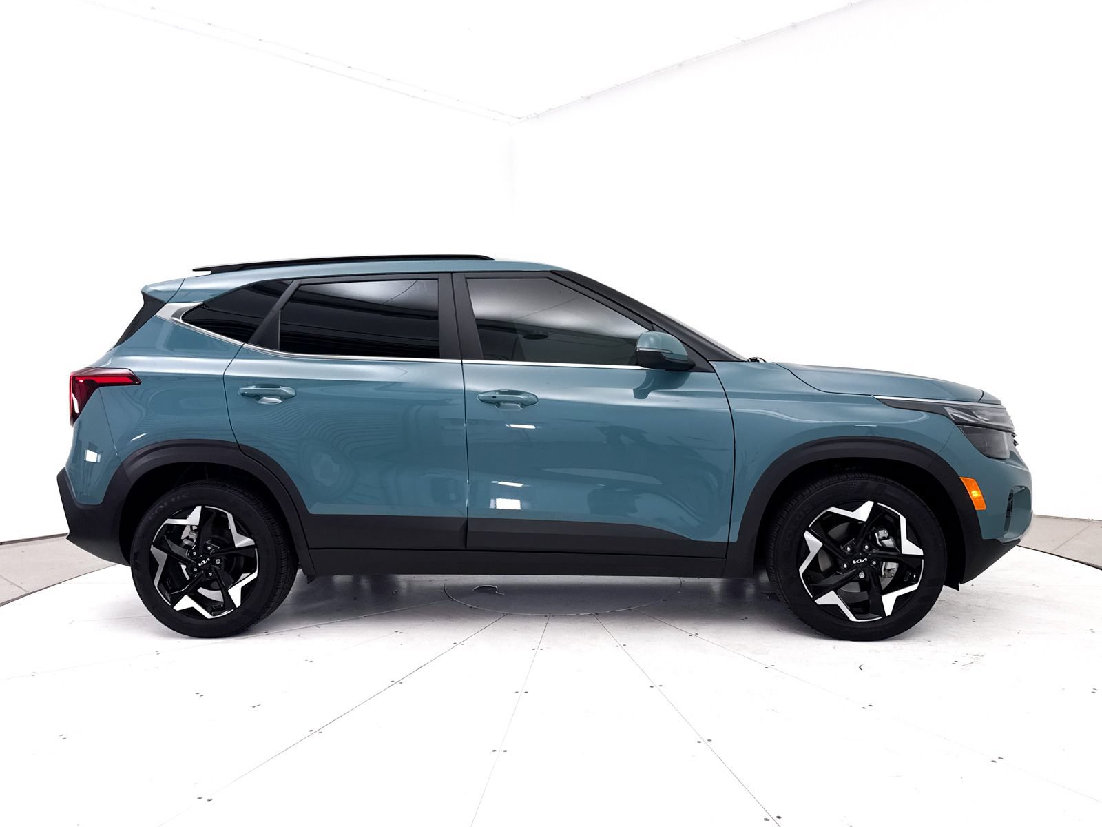Certified 2024 Kia Seltos EX FWD image 40