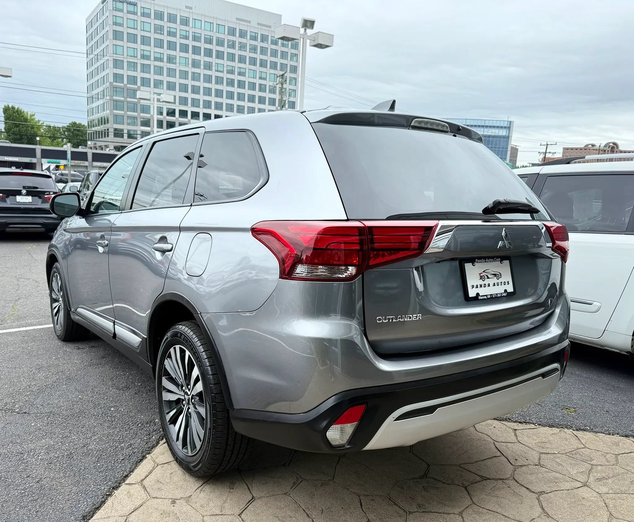 Used 2020 Mitsubishi Outlander ES AWD/4WD image 5