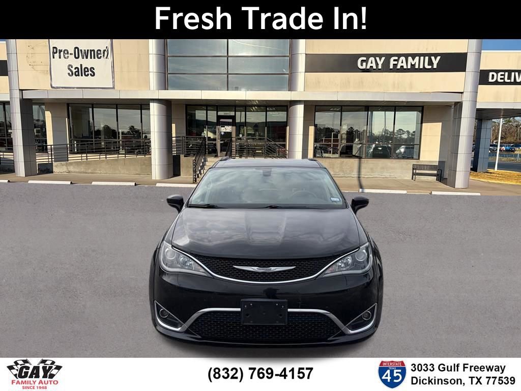 Used 2017 Chrysler Pacifica Touring-L FWD image 2