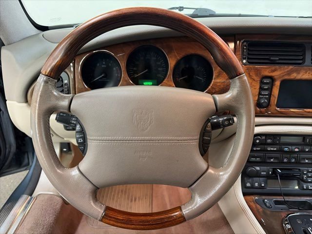 Used 2001 Jaguar XK8 Convertible image 16