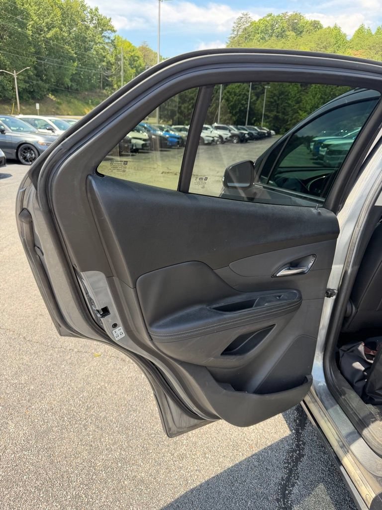 Used 2019 Buick Encore Essence FWD image 9