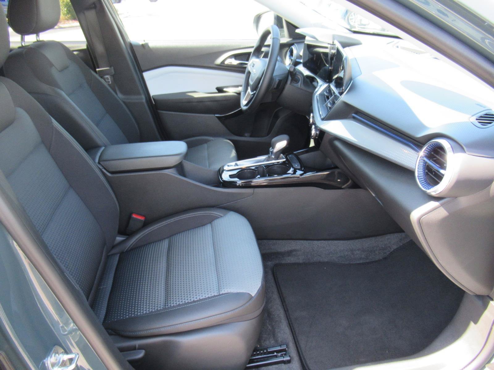 Used 2026 Chevrolet Trax LT w/ Driver Confidence Package FWD image 12