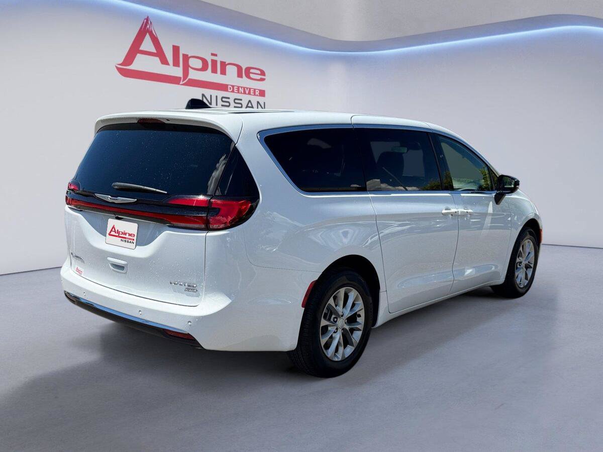 Used 2026 Chrysler Pacifica Limited AWD/4WD image 5