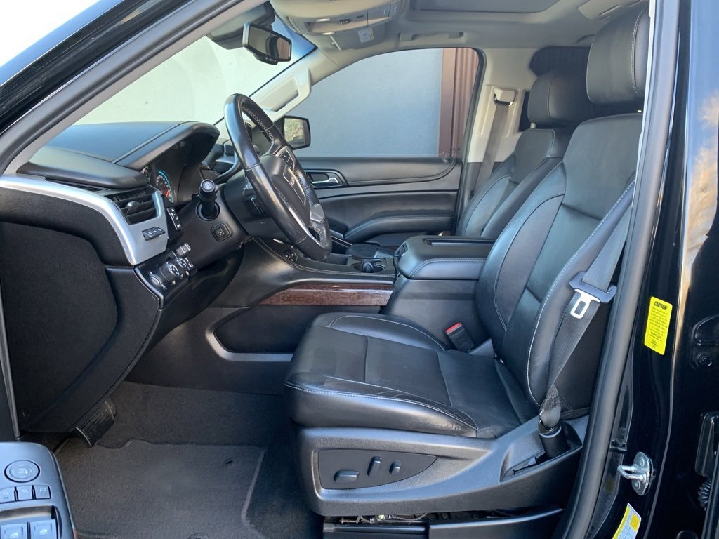 Used 2019 GMC Yukon XL SLT w/ Graphite Performance Edition image 2