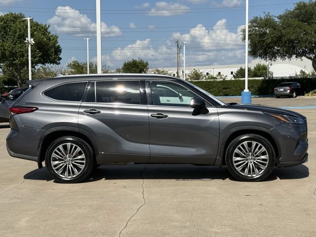 Used 2021 Toyota Highlander Platinum AWD/4WD image 4